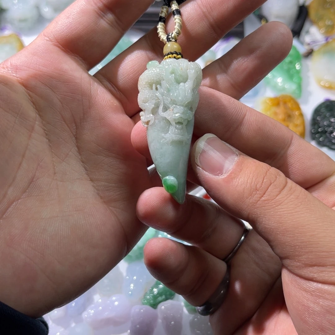 翡翠颈饰未镶嵌天然