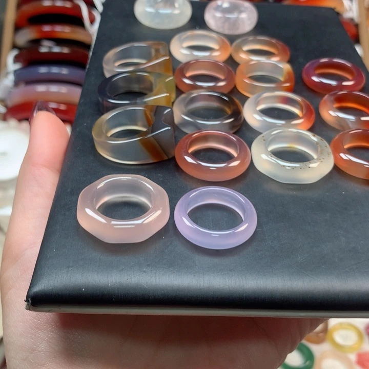 玛瑙/玉髓手镯未镶嵌旯*