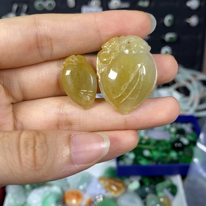 翡翠未镶嵌颈饰翡翠未镶嵌颈饰