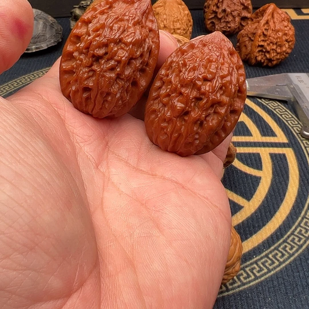 文玩核桃吊坠豆**豆鸡心