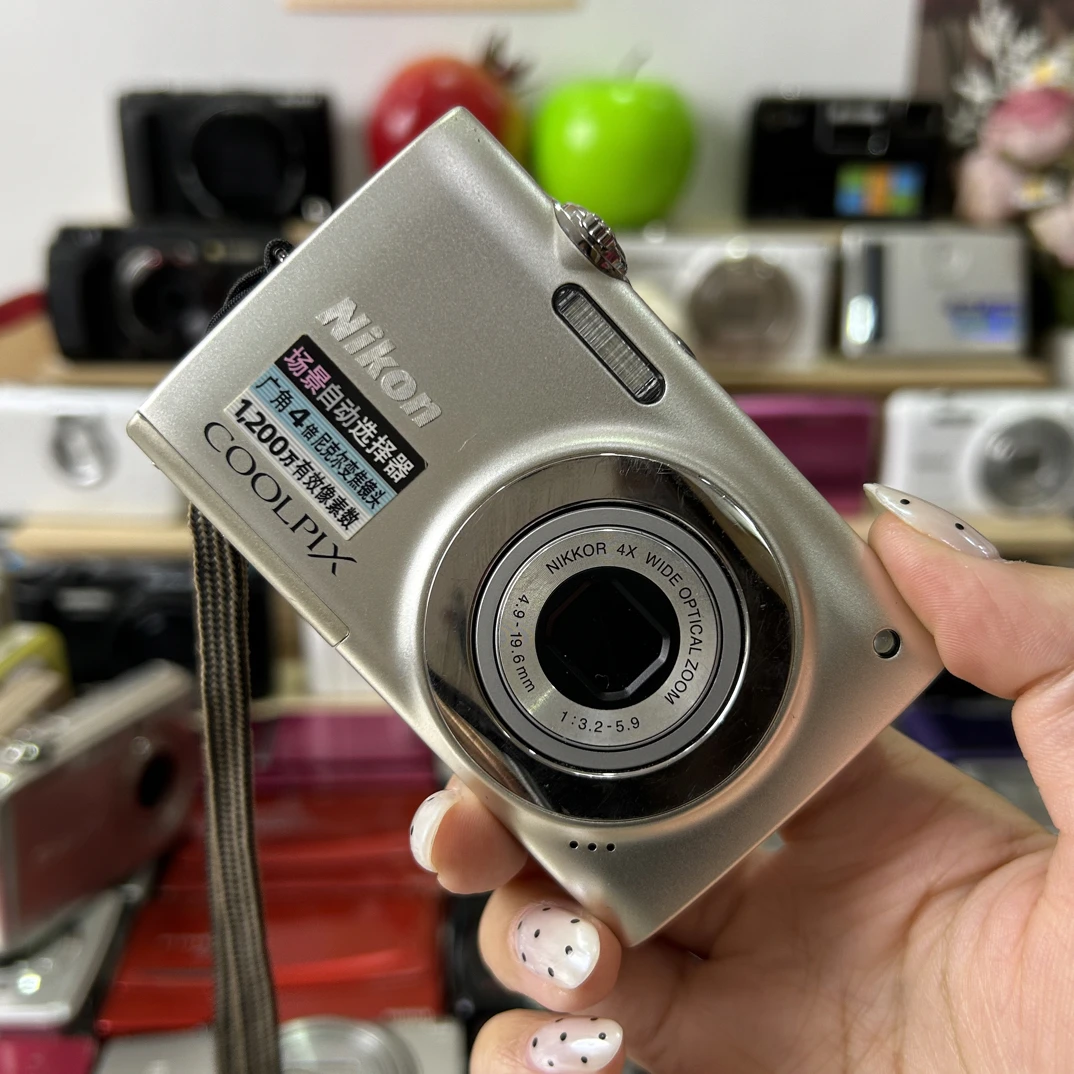 9新 Nikon/尼康 尼康s2500 1200w像素 拍人拍景