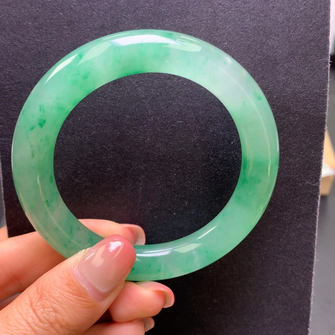 石英质玉（非洲翠）未镶嵌手镯5556圆条甜绿飘花