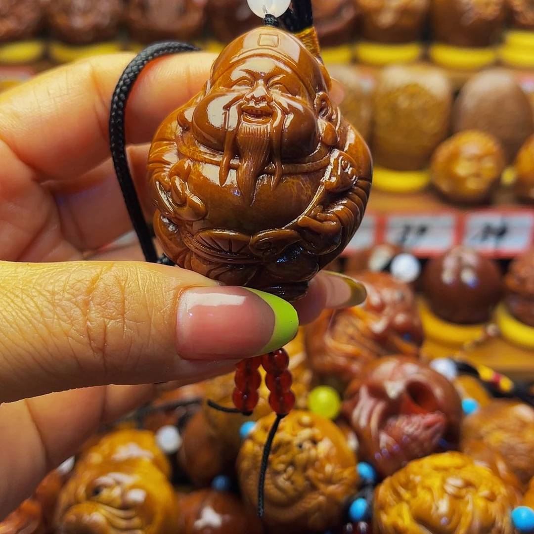 橄榄核吊坠大官帽财神手把件，大