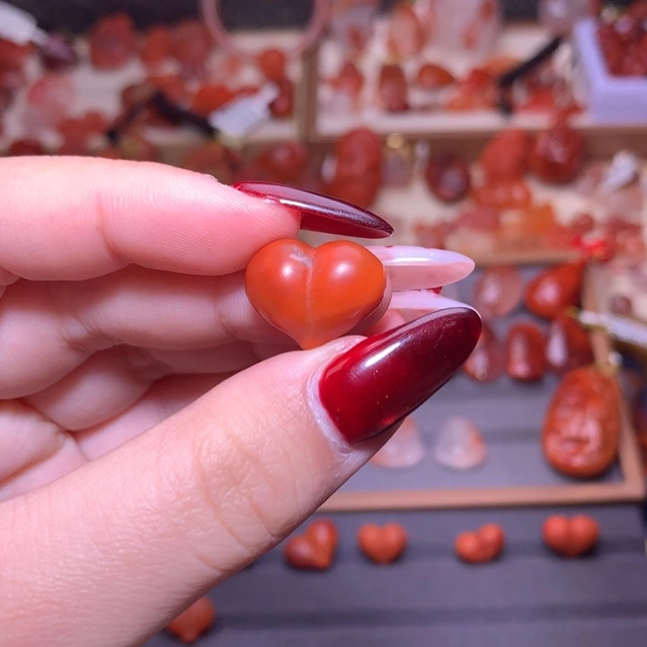 南红玛瑙合金颈饰屁桃