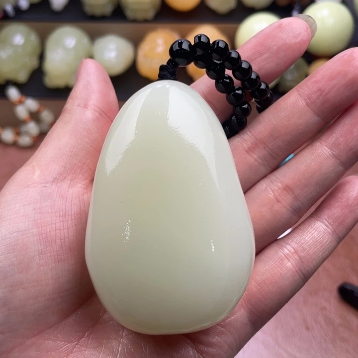 陈****石材天然古青石手把件