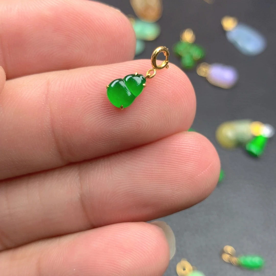 【闪购商品】颈饰18K金镶嵌翡翠马**胎翡翠