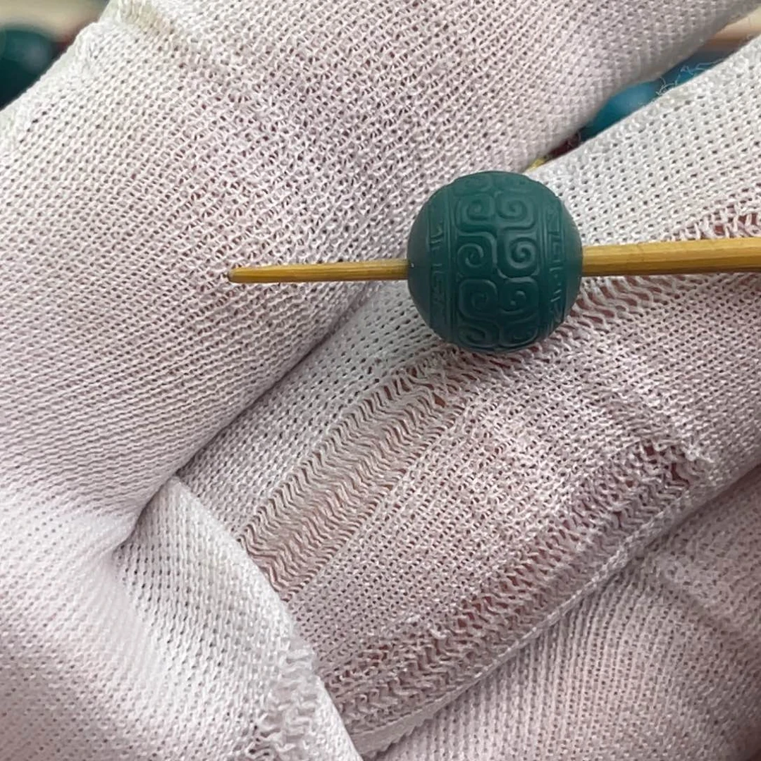 颈饰琉璃油绿色卡10回纹