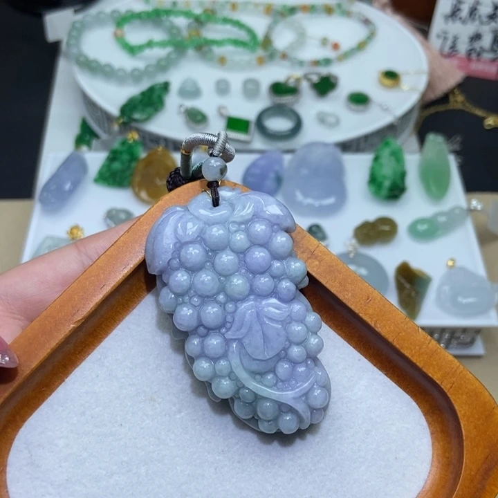 颈饰未镶嵌翡翠葡萄