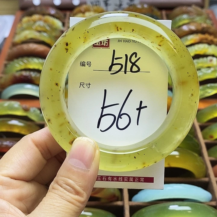 核***粉蛇纹石玉未镶嵌手镯