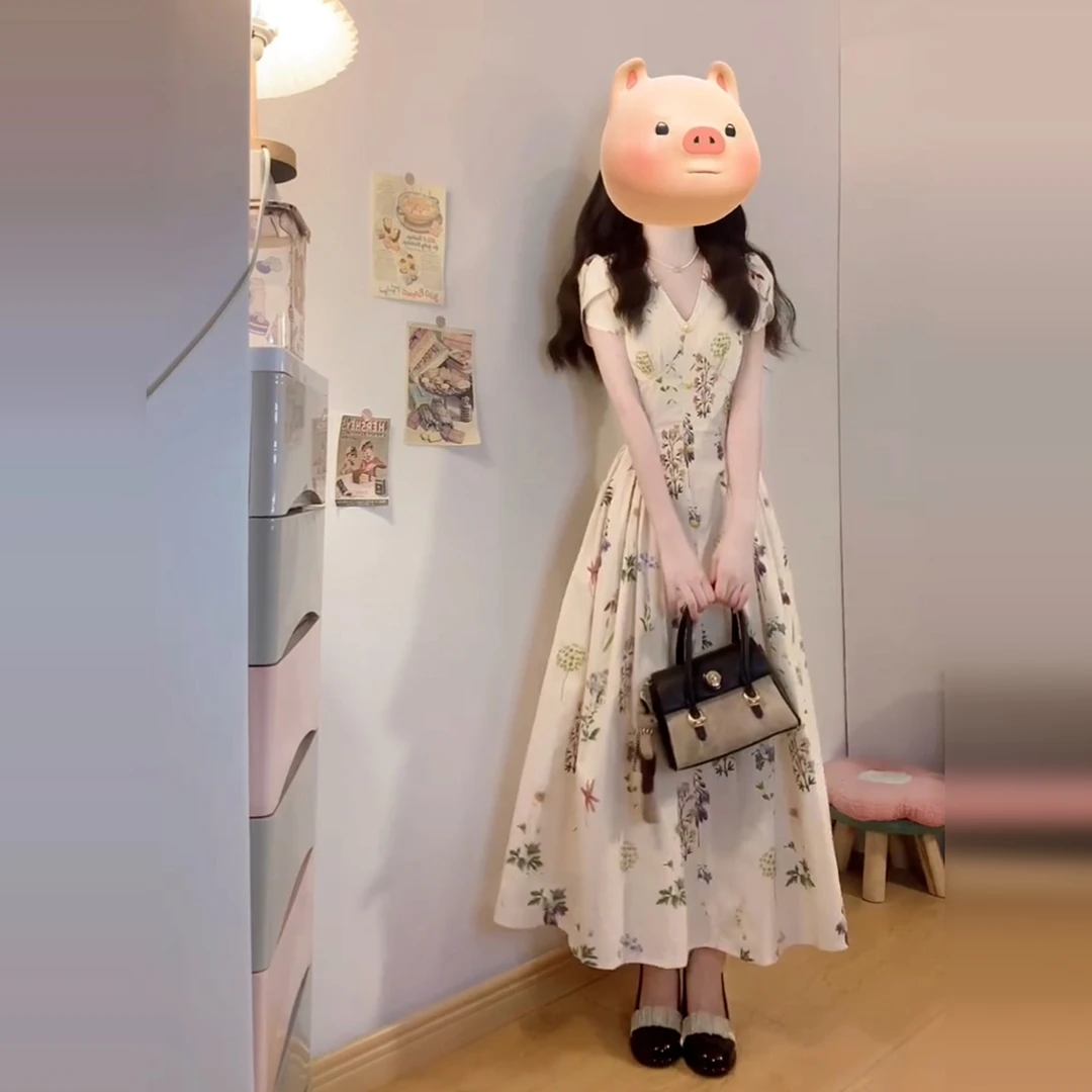 茶歇法式v领碎花连衣裙夏日绝美新款绝美巨好看的小裙子收腰长裙
