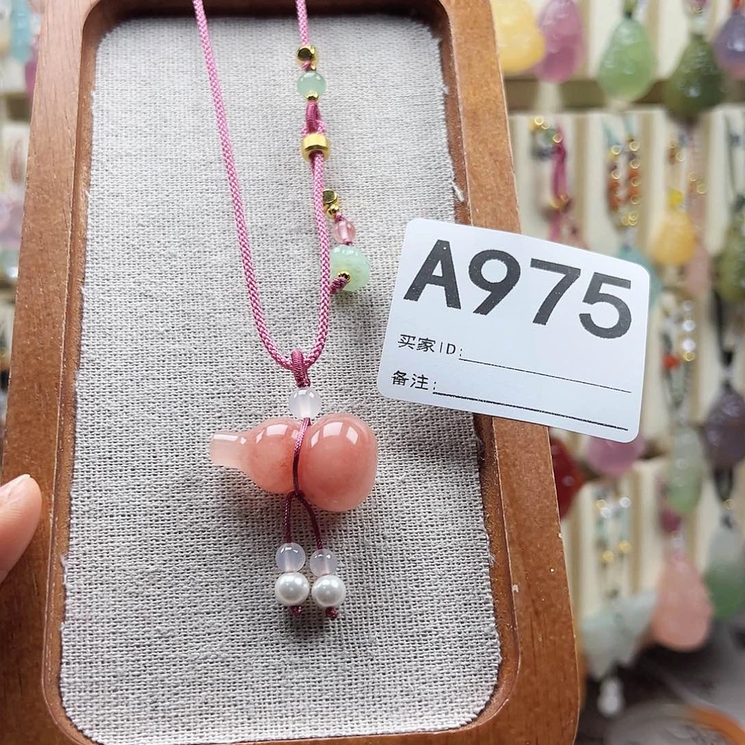 风***停石英质玉合金颈饰