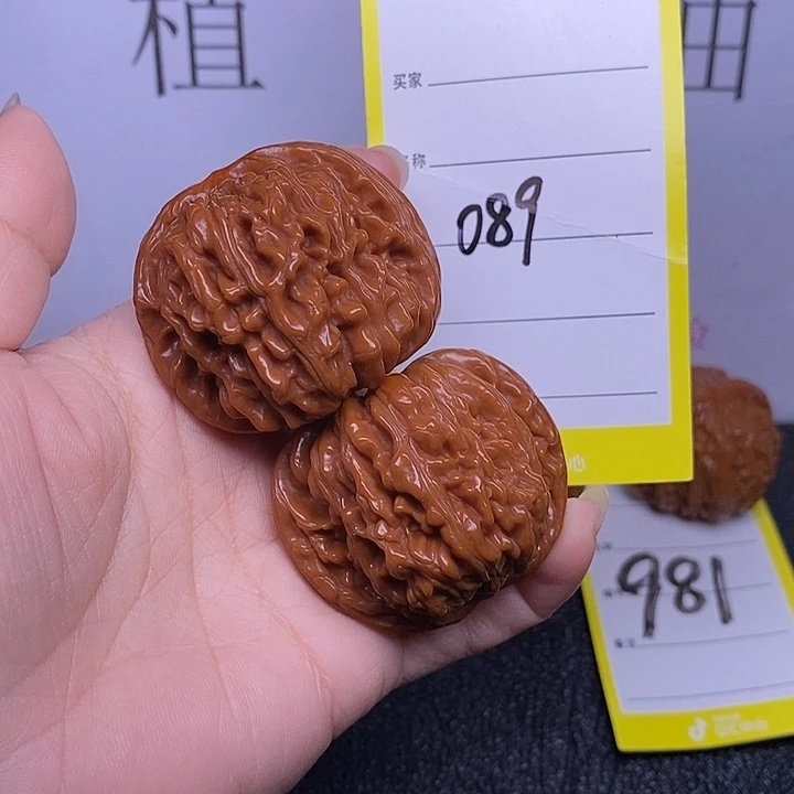 用***8把件文玩核桃089/43四座楼