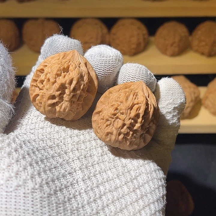 吊坠文玩核桃金莲鸡心野生