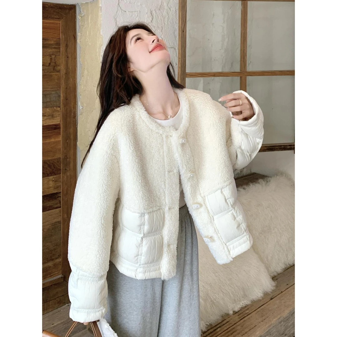 洋气米白色羊羔毛拼接羽绒服女2025冬气质圆领皮毛一体白鸭绒外套