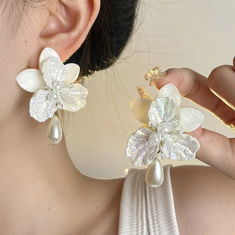 铜合金耳饰 贝壳花朵珠珠耳环女法式复古高级感耳钉气质百搭耳饰