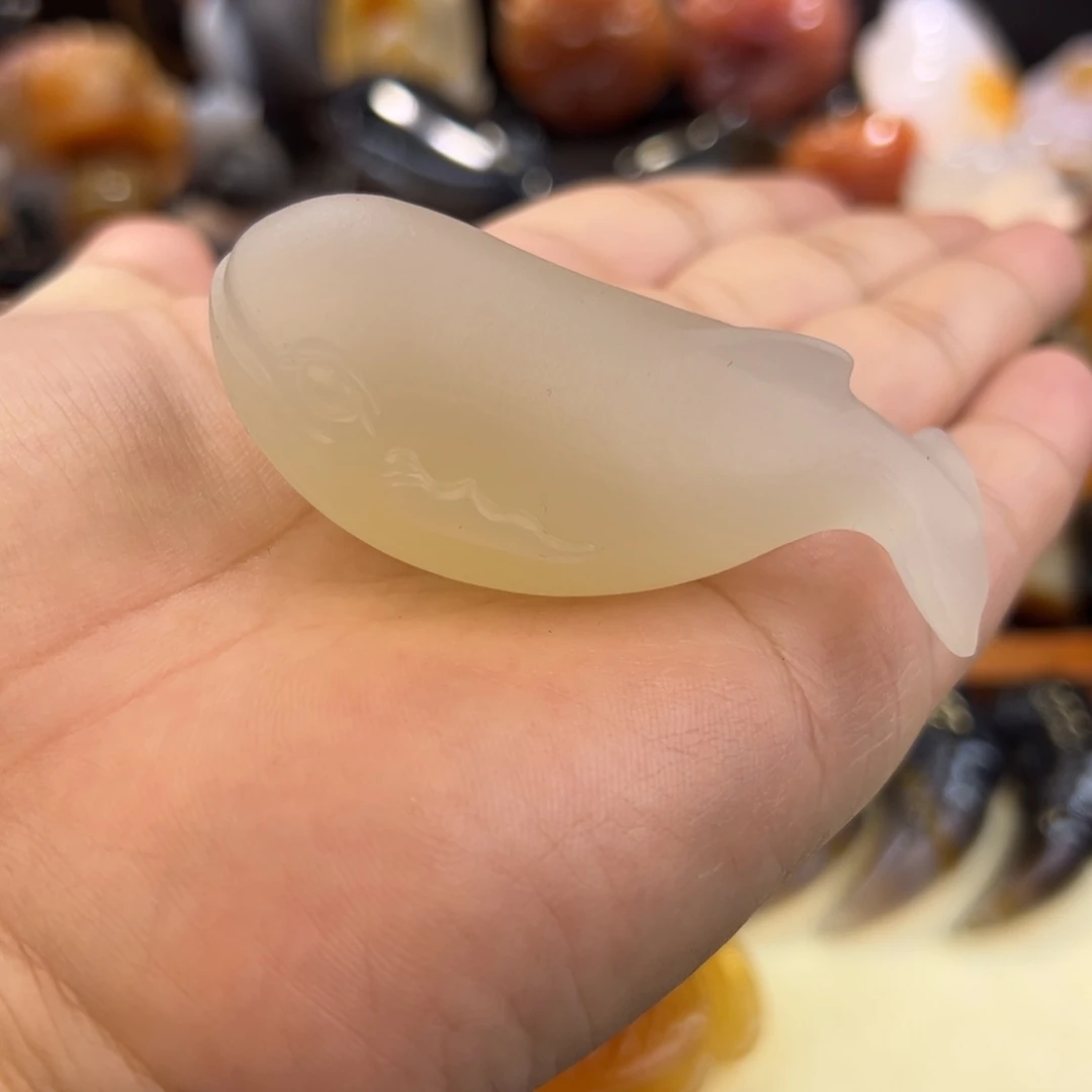 定制玛瑙未镶嵌手玩摆件大鲸鱼