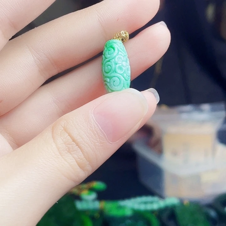 翡翠18K金镶嵌颈饰多样性