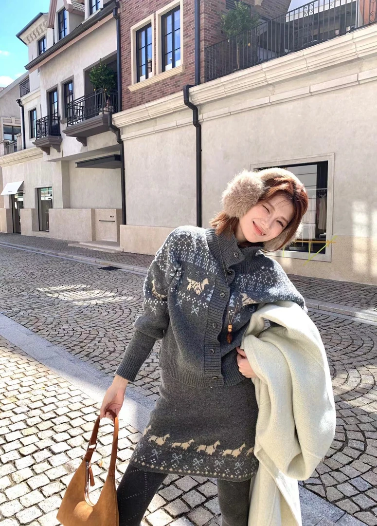 【芝士Cheese】费尔岛初雪夕幕 通勤复时尚秋冬开衫毛衣+羊毛半裙