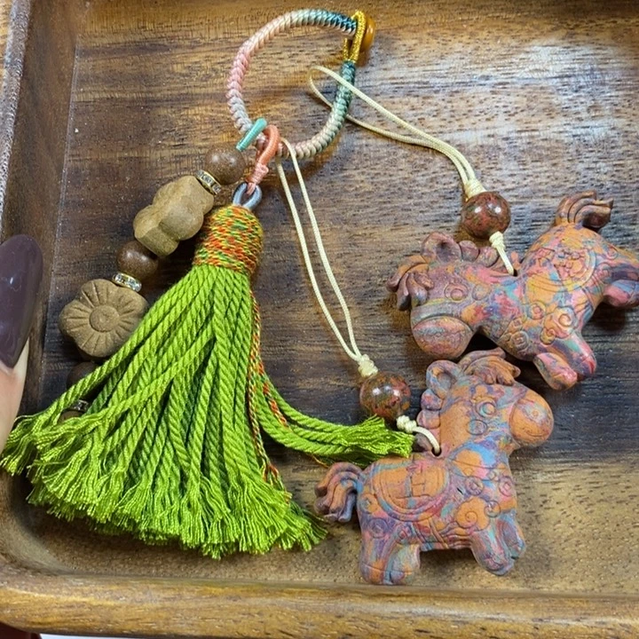 泥塑敦煌七彩马上有钱双倍款包包挂（流苏多样化）