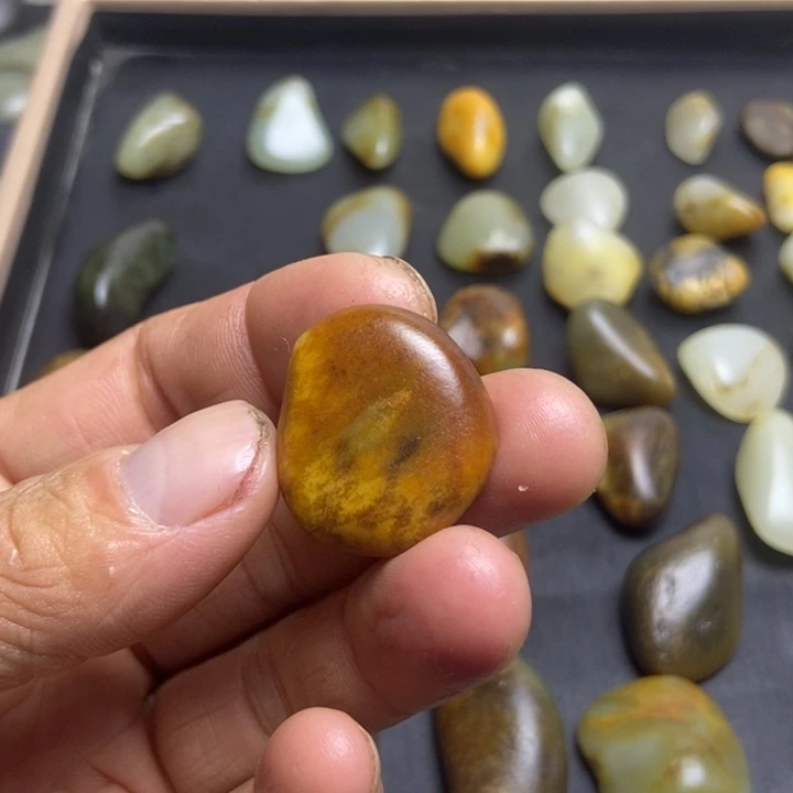 文***3和田玉（糖玉）未镶嵌珠宝奇石