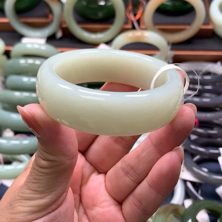 【闪购商品】未镶嵌手镯和田玉
