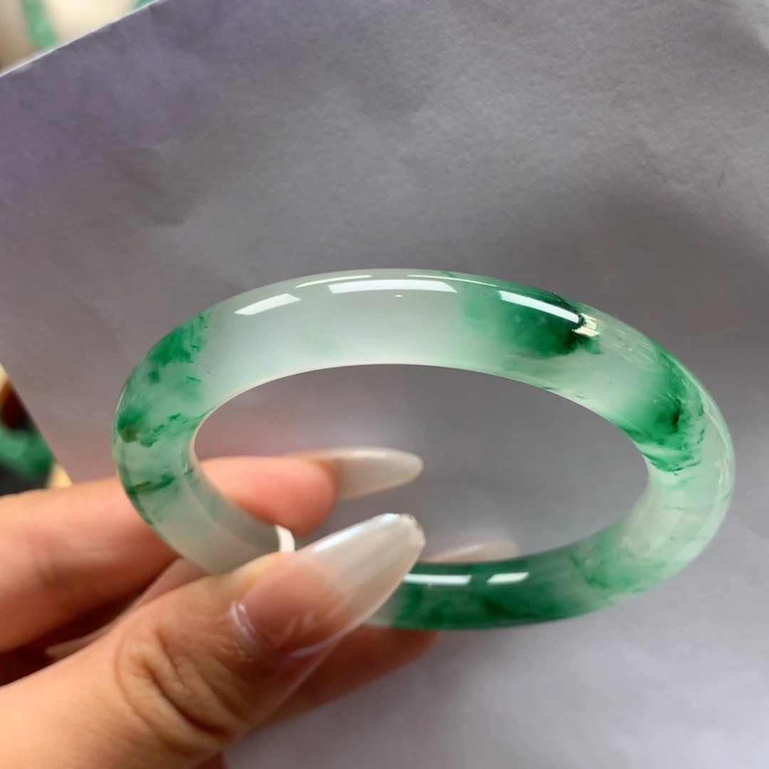 【闪购商品】未镶嵌手镯石英质玉