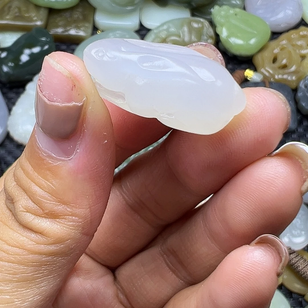 和田玉未镶嵌颈饰卡25.6