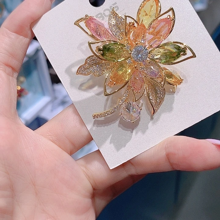 锆石铜合金彩色花朵胸针