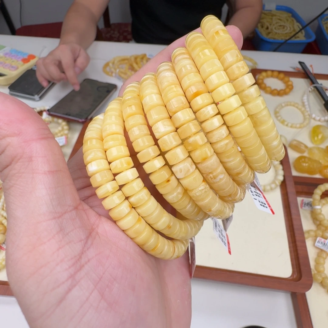 琥珀未镶嵌裸石多样性发其一