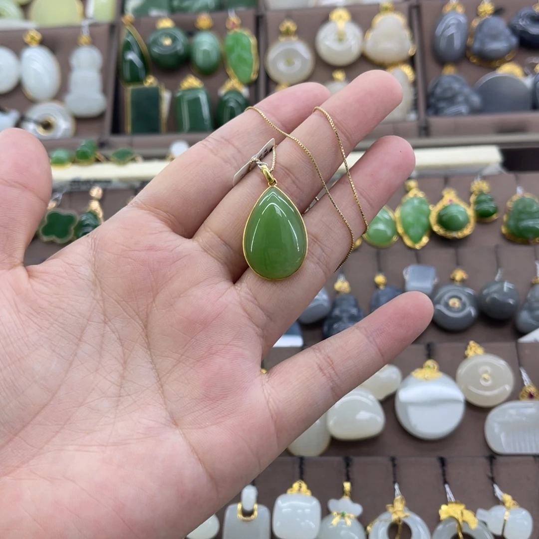 和田玉18K金镶嵌吊坠(赠链)