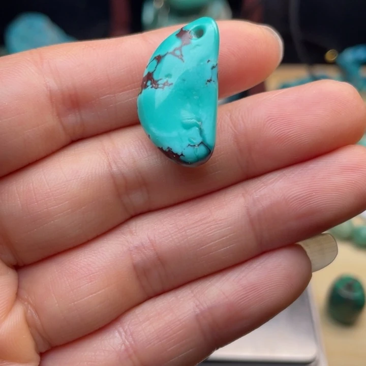 绿松石未镶嵌颈饰