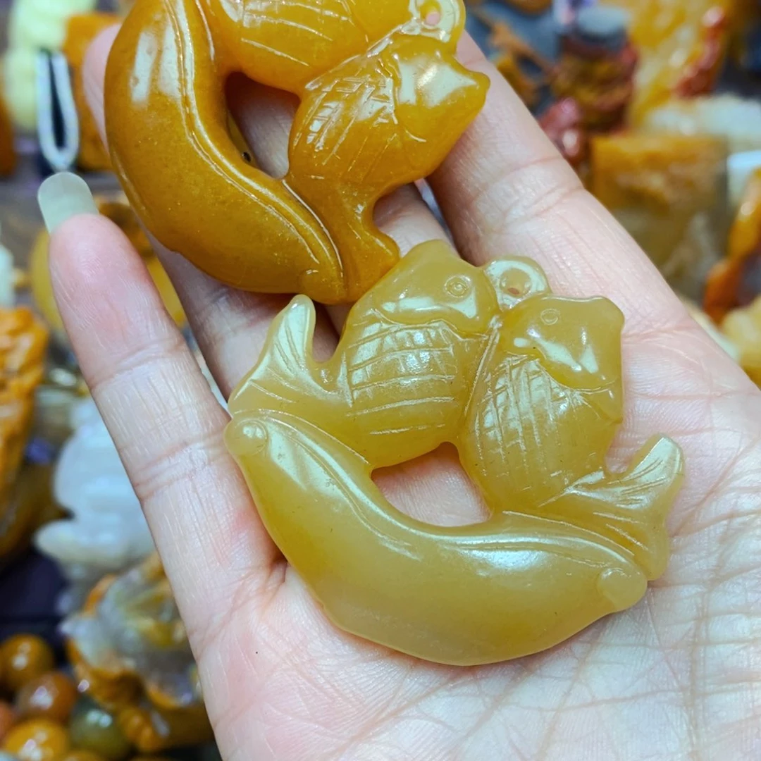 未镶嵌石英质玉（黄龙玉）颈饰