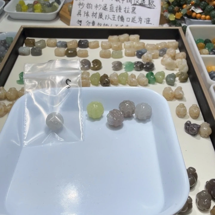 小***珑和田玉未镶嵌珠宝奇石