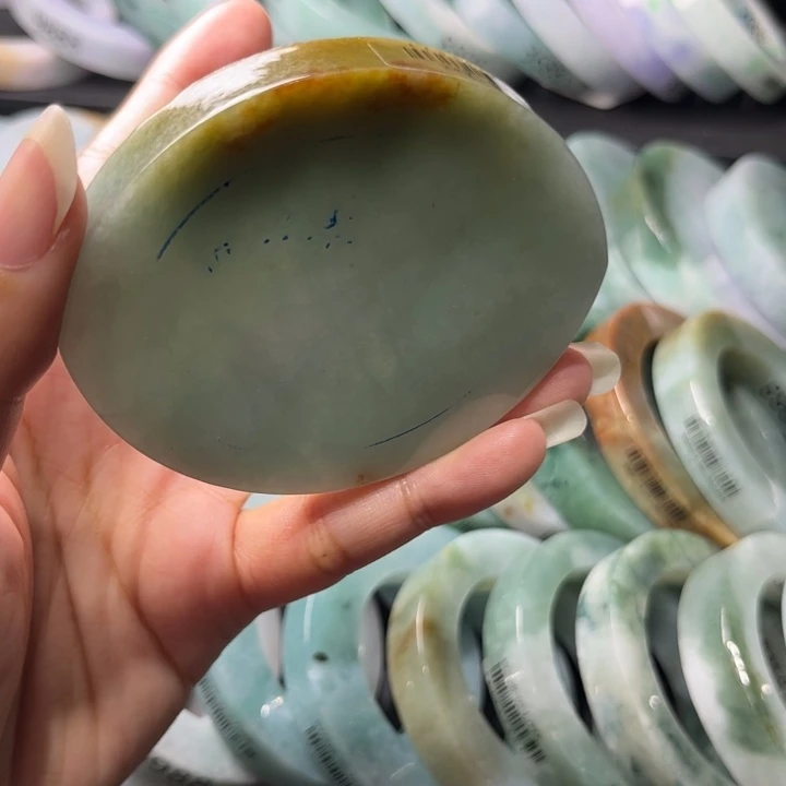 定制翡翠未镶嵌翡翠手镯