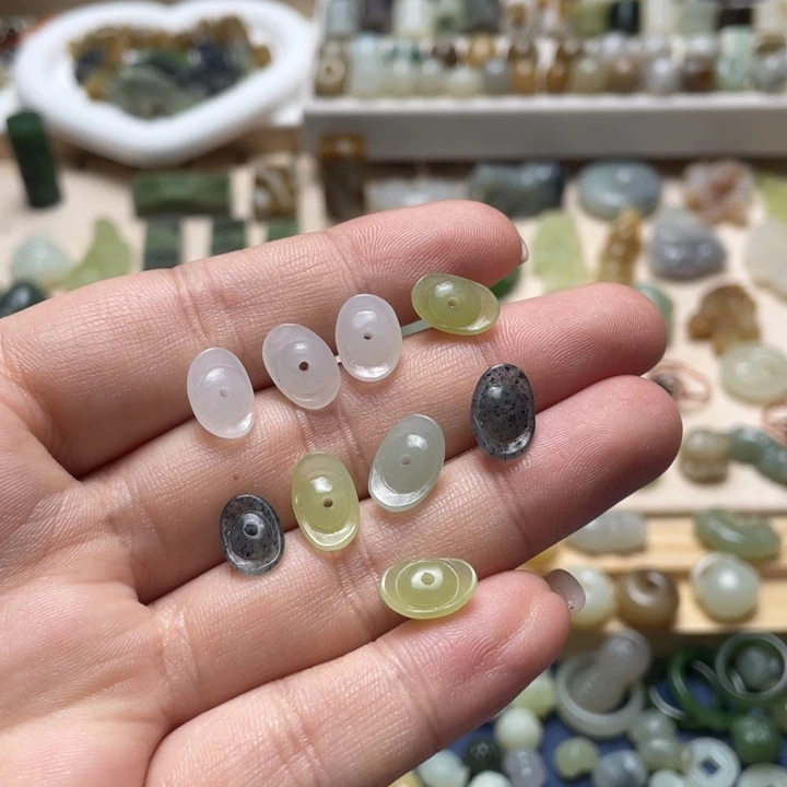 颈饰未镶嵌和田玉一个