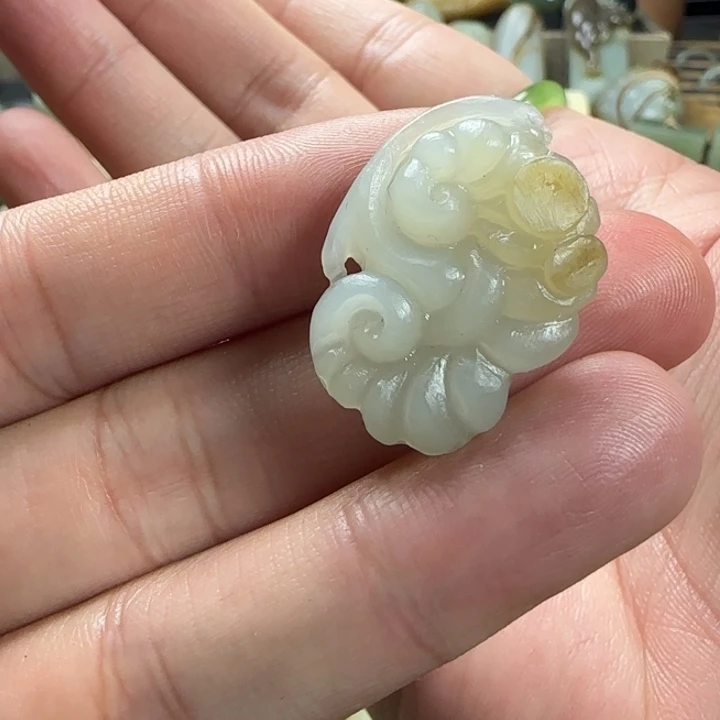 和田玉未镶嵌颈饰定制