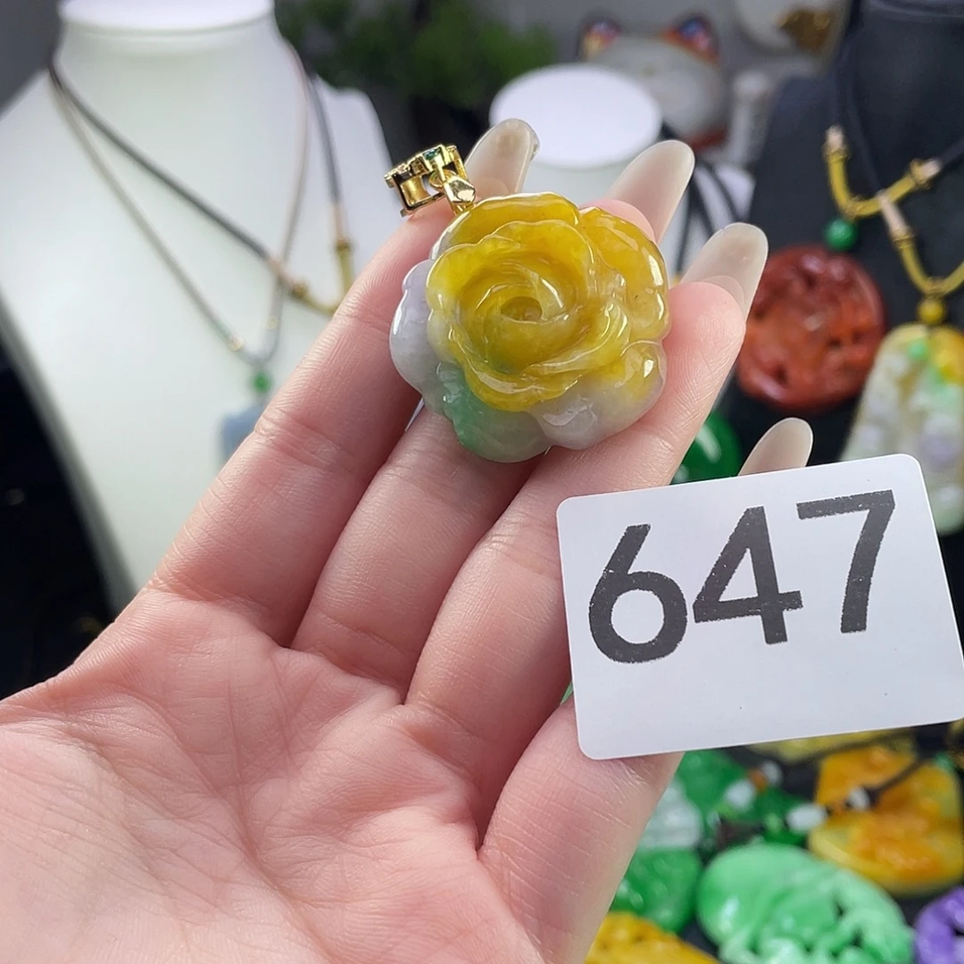 翡翠未镶嵌吊坠(赠链)