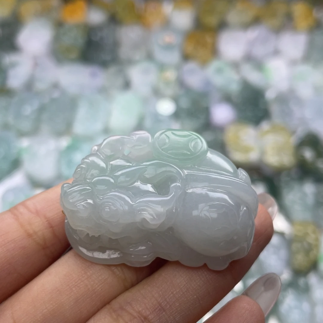 魕***翡翠未镶嵌颈饰貔貅