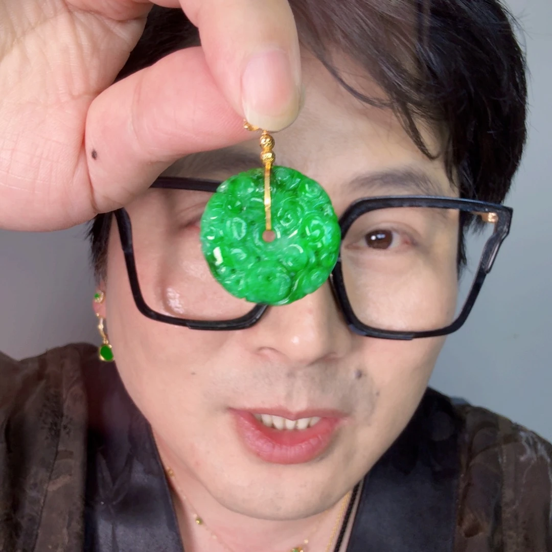颈饰18K金镶嵌翡翠一件