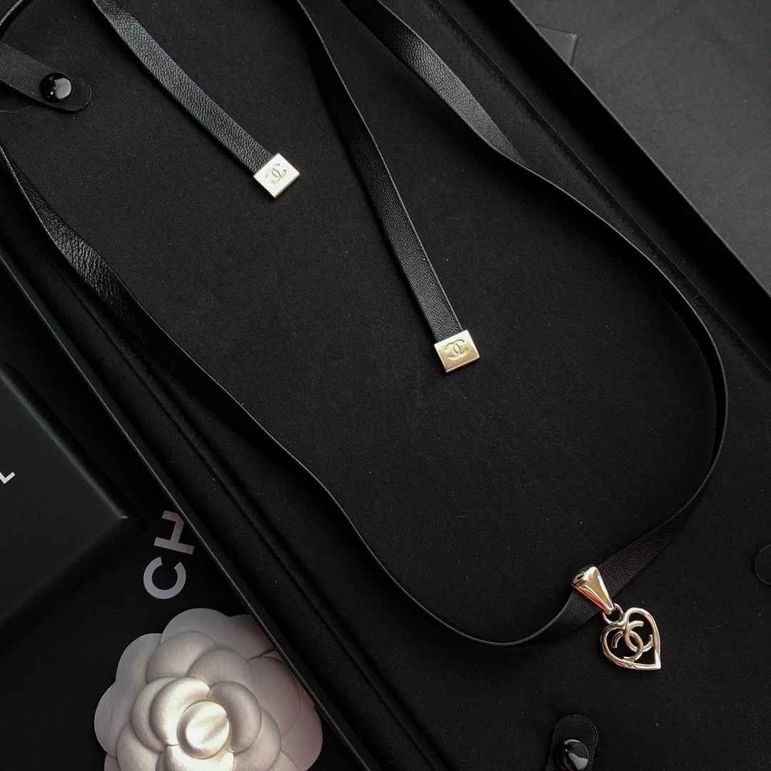 未使用 Chanel/香奈儿 经典双C 金色爱心皮质长款项链 S4962