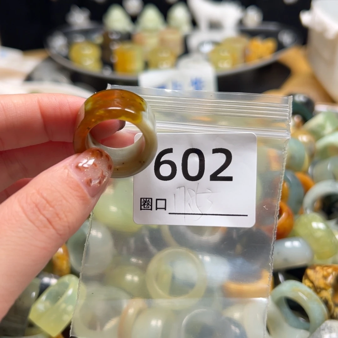 L***i蛇纹石玉未镶嵌戒指