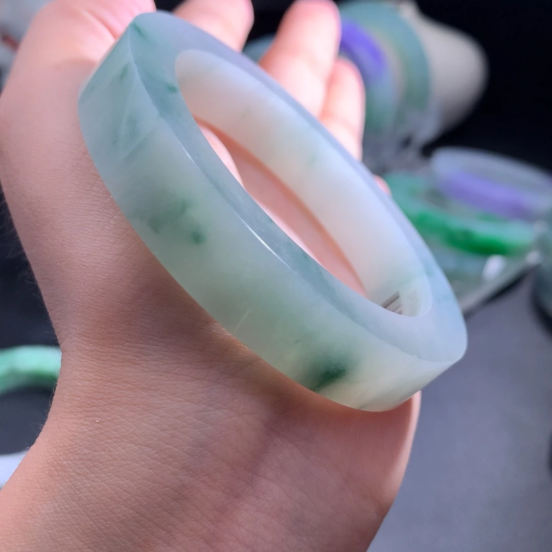 未镶嵌翡翠定制翡翠绿飘花