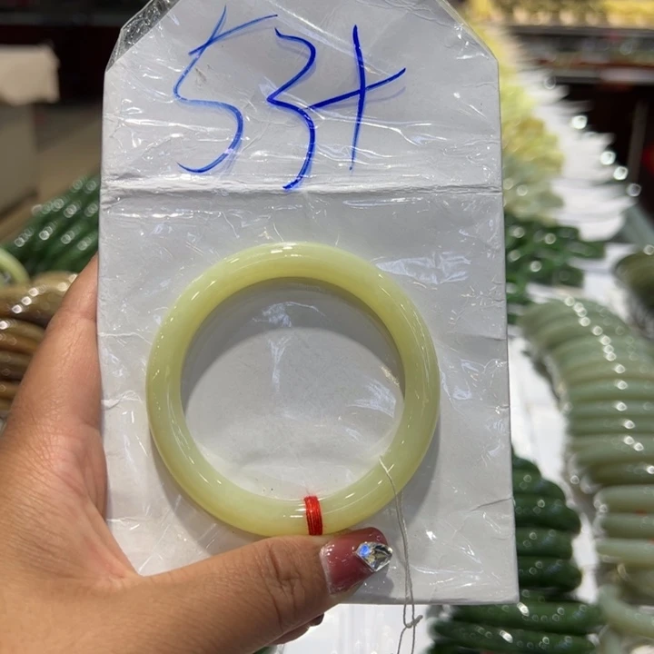 和田玉手镯未镶嵌哈**黎