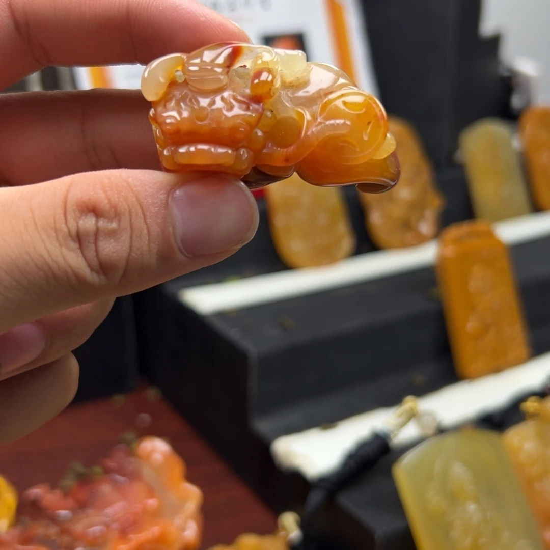 未镶嵌石英质玉（黄龙玉）黄龙玉