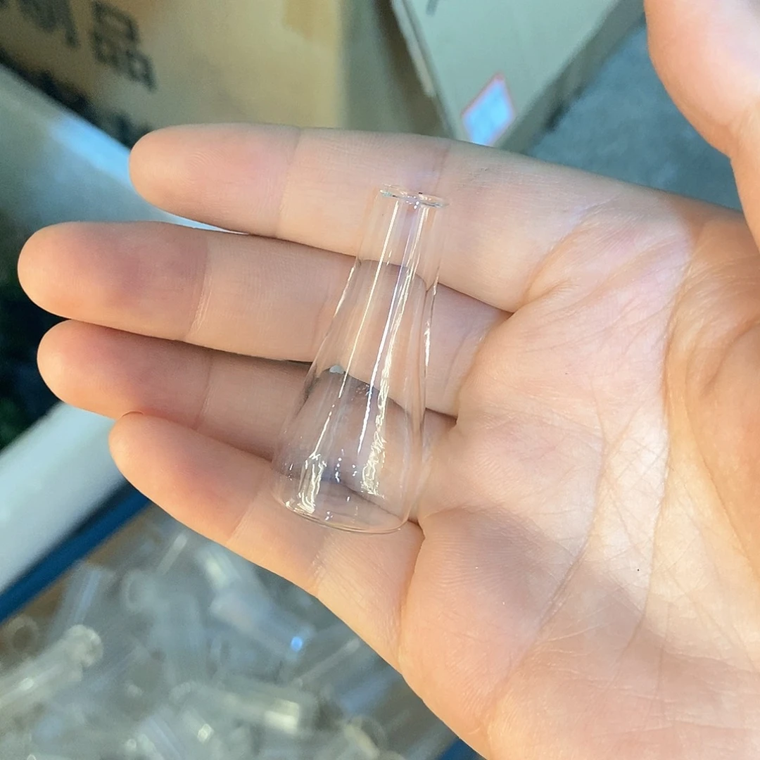 琉璃手工艺品瓶子