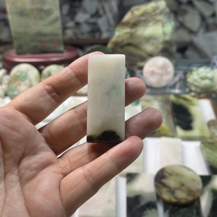 独山玉颈饰未镶嵌