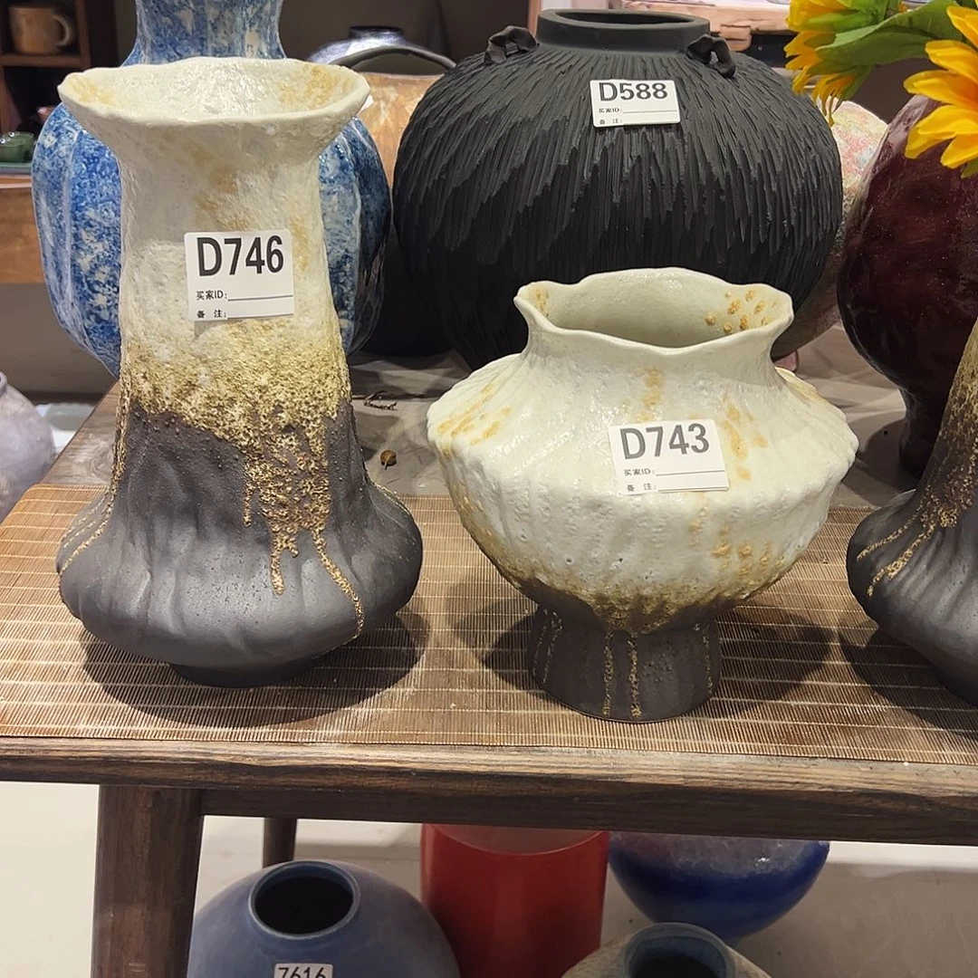 在***方瓶d746高31口7.5。d743高21口10无孔