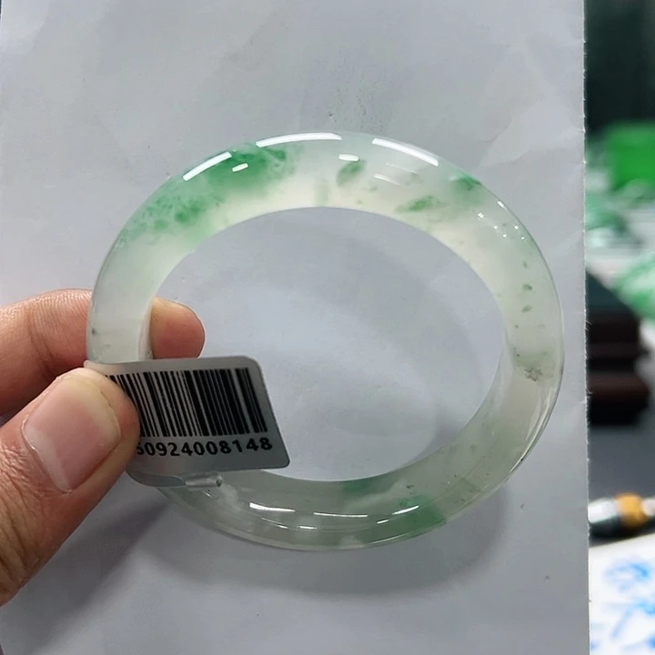 石英质玉（非洲翠）未镶嵌手镯