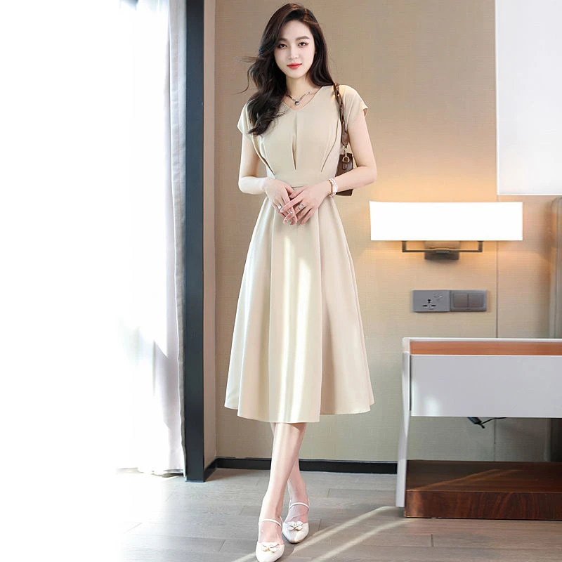 杏色连衣裙女收腰显瘦中长款气质高级感名媛优雅知性通勤春夏新款