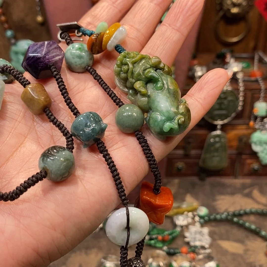 翡翠吊坠(赠链)未镶嵌